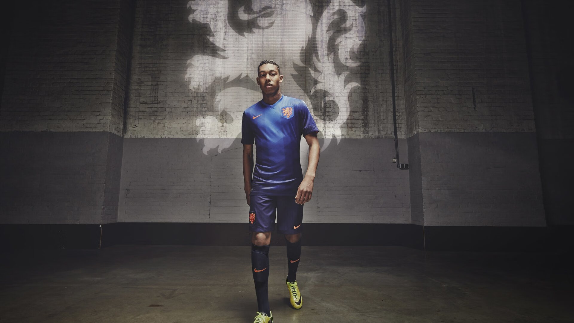 赛前封闭训练强化技战术内容确保比赛中执行无误，比赛前打封闭